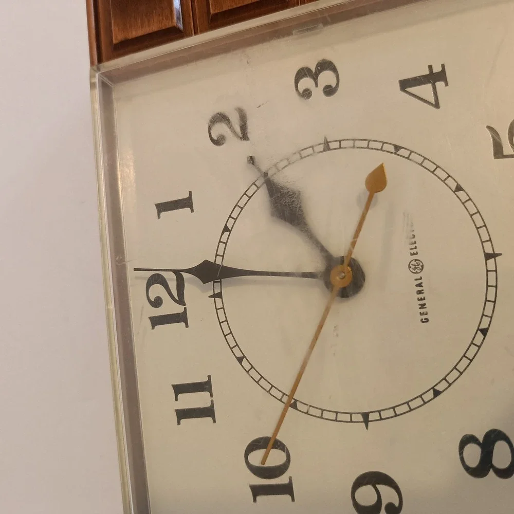 Vtg GE Hanging Electric Wall Clock Model #2129‎ Chest of Drawers, Tested Works
